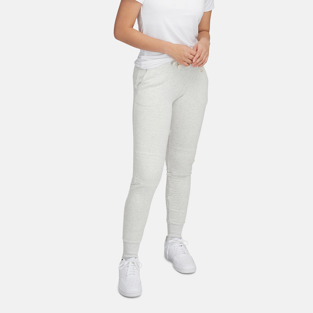 https://tuftewear.no/cdn/shop/files/5007-006-Tufte-W-Puffin-Sweatpants-Light-Grey-Melange-on-model-Front-1.jpg?v=1701267727